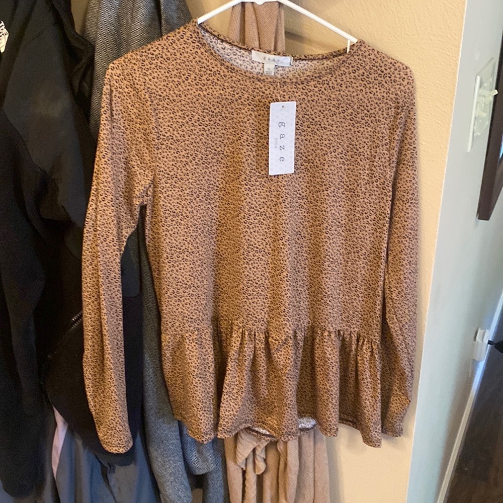 Gaze,medium cheetah top. Soft